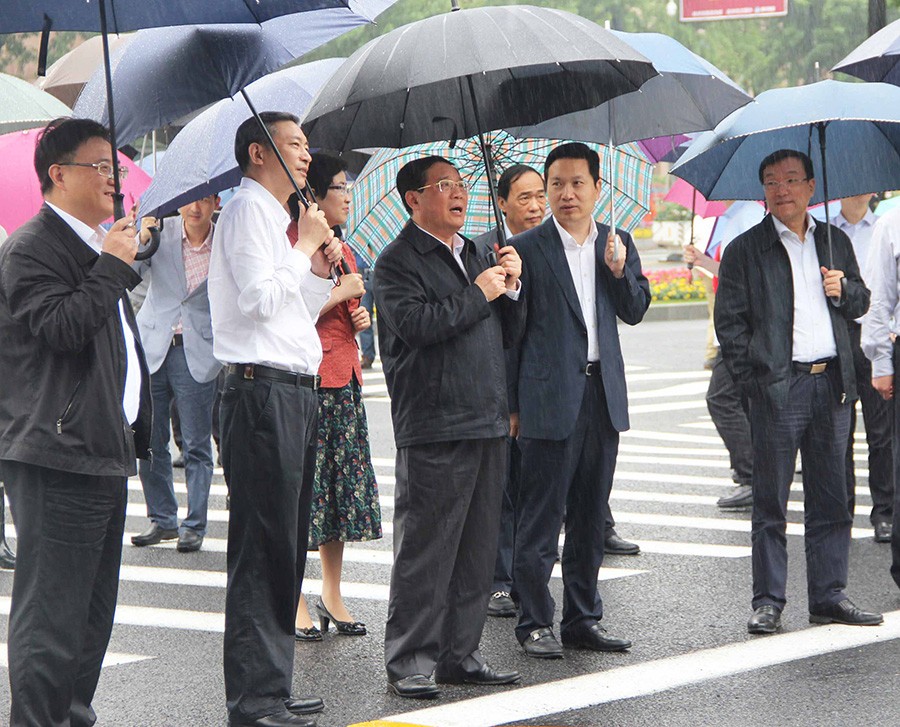 中央政治局常委、國務(wù)院總理李強(qiáng)（時(shí)任浙江省委副書記、省長(zhǎng)）調(diào)研耀廈集團(tuán)承建的西湖大道提升改造工程